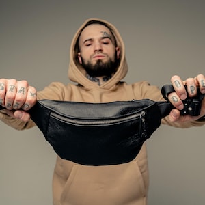 Leder Bauchtasche Herren – stilvolle Gürteltasche aus genarbtem Echtleder mit Rückenfach & Innenfächern, verstellbar bis 122 cm