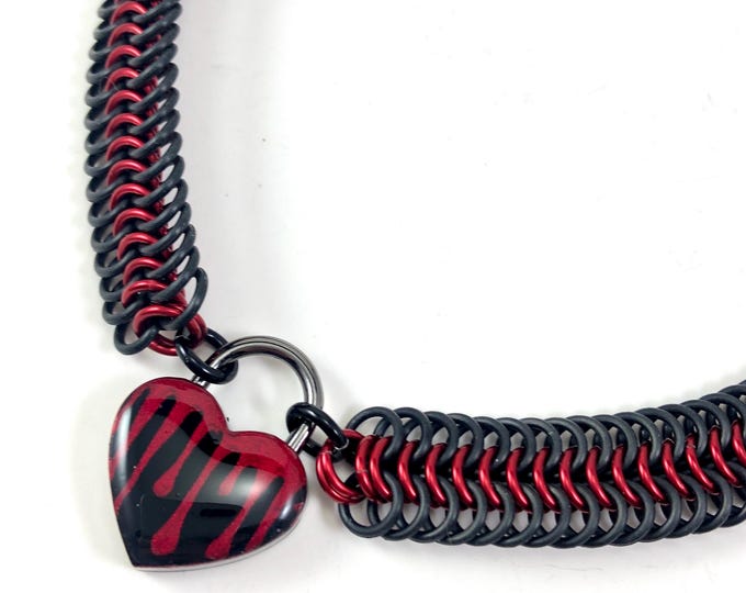 Black and Red Chainmaille Day Collar Dripping Blood Halloween Heart Padlock Choker Necklace