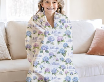 Manta de hortensias con nombre personalizado para niña, manta floral, regalo para nueva mamá, hortensias para guardería, regalo de primer cumpleaños para niña, fiesta de hortensias
