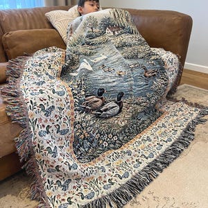 Mallard duck blanket woven cotton throw featuring peaceful lake and swan, cottagecore farmhouse decor blanket, rustic cabin bedding accent, cozy living room throw blanket.