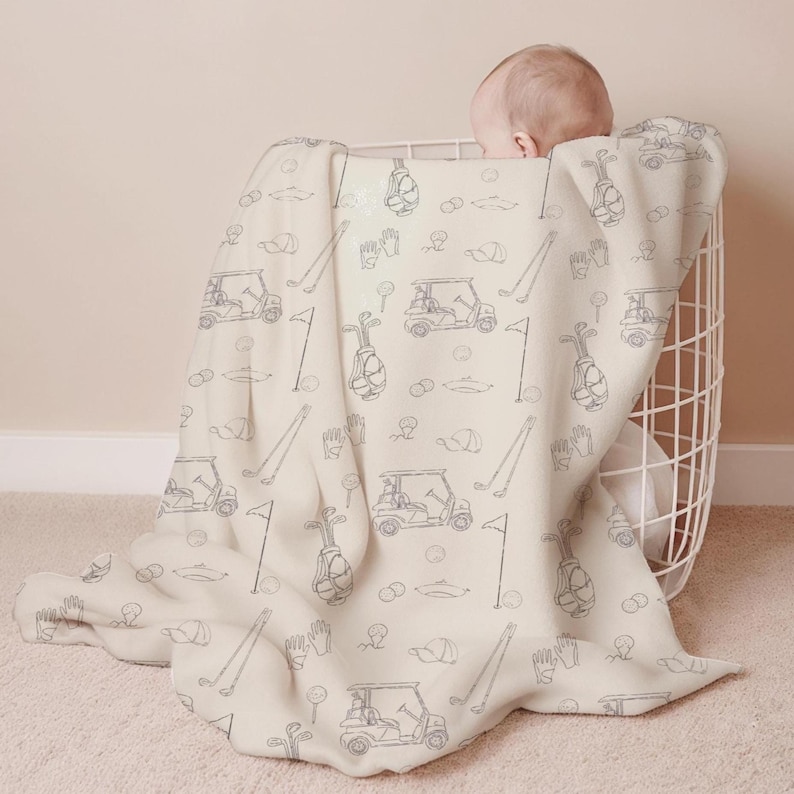 Charming vintage golf nursery decor set as a gender-neutral baby gift. Beige Vintage golf blanket, perfect gift for baby golfer.