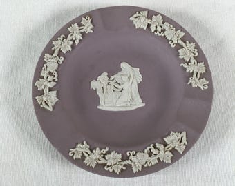 Cenicero vintage Wedgwood Dusty Rose Jasperware con diseño de diosas, ángeles y uvas, 4,5 x 4,5 pulgadas.