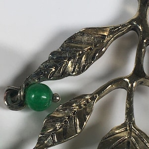 Vintage Anthropologie Gold Tone Leaves Green Bead Drop Dangle Pierced Earrings image 3