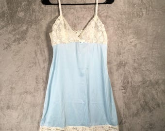 Vintage Nylon Sheer Lace Bodice Nightgown Nightie Baby Blue Size 14/36 Short