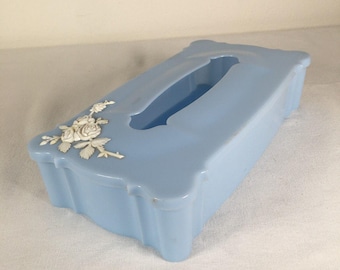 Caja de pañuelos de plástico vintage Schwarz Bros azul claro con rosas blancas, fabricada en EE. UU.