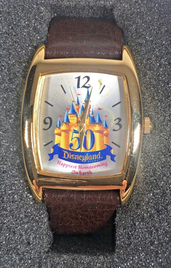 2005 Disneyland 50th Anniversary Analog Watch in Tin Box  display picture 3