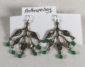 Vintage Anthropologie Gold Tone Leaves Green Bead Drop Dangle Pierced Earrings