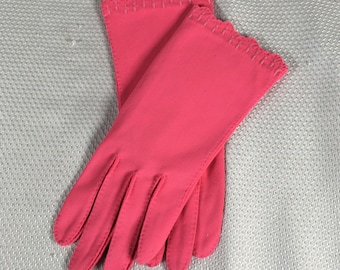 Vintage 50s Sueded Nylon Ladies Gloves Fuschia Pink Scalloped Edge Small/Medium