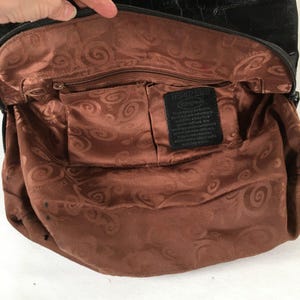 Duża czarna torba na ramię z wytłaczanej skóry krokodyla w stylu vintage Brighton zdjęcie 15
