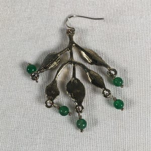 Vintage Anthropologie Gold Tone Leaves Green Bead Drop Dangle Pierced Earrings image 5