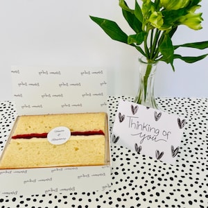 Part de gâteau, Gâteau envoyé par la poste, Gâteau boîte aux lettres, Gâteau d'anniversaire, Gâteau fait main, Cadeau personnalisé, Cadeau d'anniversaire par la poste.