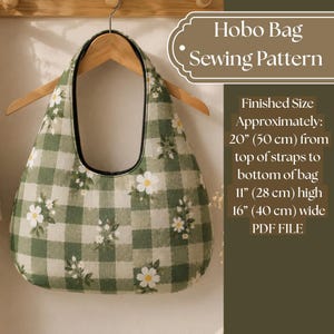 Pode incluir: Padrão de costura de bolsa hobo xadrez verde e branco. A bolsa tem aproximadamente 50 cm do topo das alças à parte inferior, 28 cm de altura e 40 cm de largura. A bolsa apresenta um design floral e é um arquivo PDF.