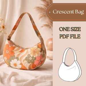 Könnte beinhalten: Eine halbmondförmige Handtasche mit einem Blumenmuster in Orange, Weiß und Grün. Die Tasche hat eine geschwungene Form und einen passenden Blumenriemen. Der Text "Crescent Bag" wird über dem Text "ONE SIZE PDF FILE" angezeigt.