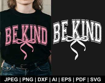 Puede incluir: Camiseta negra con la frase "BE KIND" en rosa, arqueada sobre el pecho, con un lazo rosa debajo. La persona lleva vaqueros azules. La imagen también incluye información sobre el tipo de archivo.