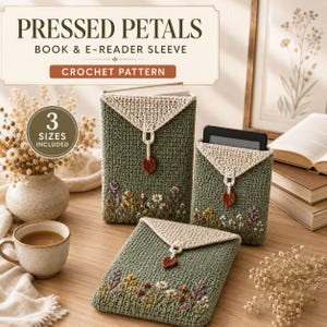 Puede incluir: Tres fundas de ganchillo para libros y lectores electrónicos en color verde salvia con solapas color crema, cada una con un pequeño botón marrón en forma de hoja y detalles bordados de flores silvestres. Texto: PRESSED PETALS.