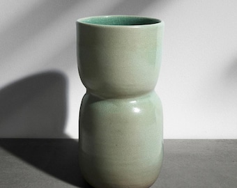 Handgemaakte vaas “Het Tweedelige Wonder” – Tweedelige keramische vaas (21 cm hoog, 10 cm diameter)