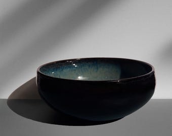 Hand-thrown ceramic bowl in blue – Large stoneware bowl, unique piece, breakfast & soup bowl, handmade gift