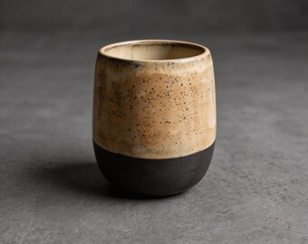 Keramische vaas "Earth Muse" – Handgemaakte kleine vaas 13 cm – Minimalistische vaas in beige en zwart – Moderne decoratieve vaas – Cadeau-idee