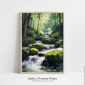Puede incluir: Una impresión de arte mural vertical que presenta una pintura al óleo de un arroyo forestal que cae sobre rocas cubiertas de musgo. La escena muestra árboles verdes exuberantes, luz solar filtrándose a través del dosel y agua blanca.