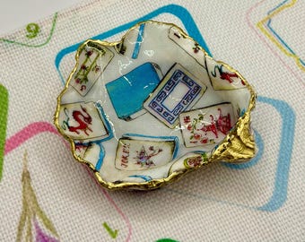 Handmade Oyster Shell Dice Dish – Red, Blues and Green with White background Mahjong Decor, Gold Edge Trinket Tray (Style 1)