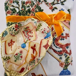 Handmade Oyster Shell Dice Dish - Pink Mahjong Crane Motif, Gold Edge Trinket Tray (Style 2)