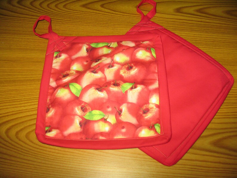 Apples Set of 2 Potholders