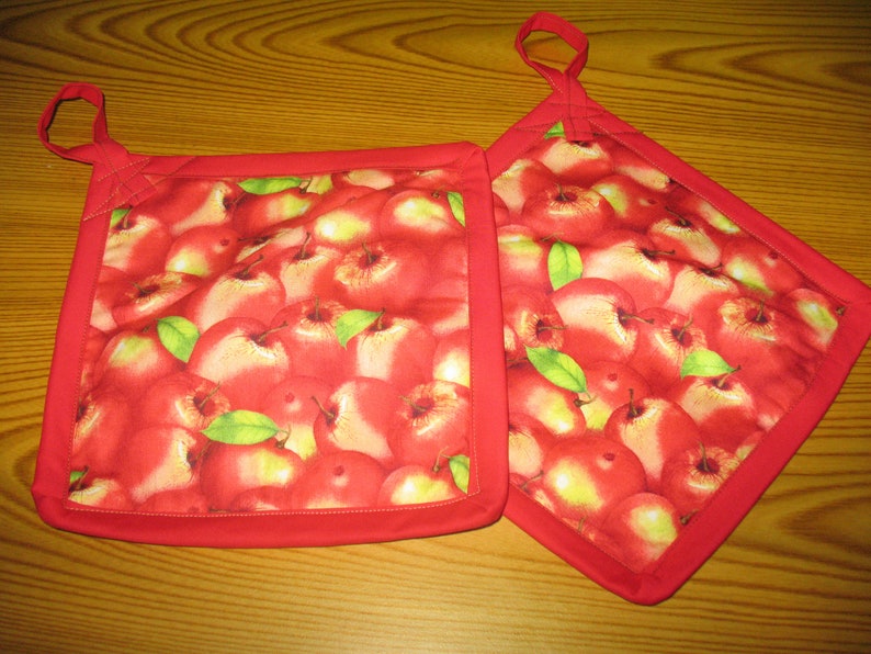 Apples Set of 2 Potholders