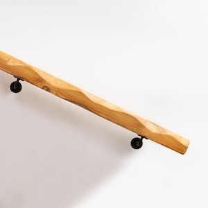 Barandilla de escalera delgada con borde vivo - Estilo madera maciza y soportes de hierro fundido industrial