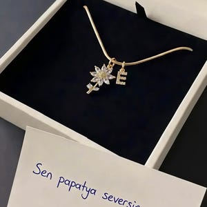 Initial Daisy Necklace