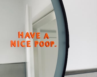 Spiegelsticker „have a nice poop.“ | Lustiger Bad-Sticker | Orange Vinyl Aufkleber 13x4 cm | Witzige Badezimmer Deko | Linëa