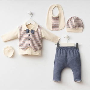 Conjunto elegante de roupas para bebês meninos de 0 a 3 meses - Conjunto elegante de algodão de 5 peças com gravata borboleta, chapéu, babador e luvas - Ideia de presente para recém-nascidos com tecido saudável