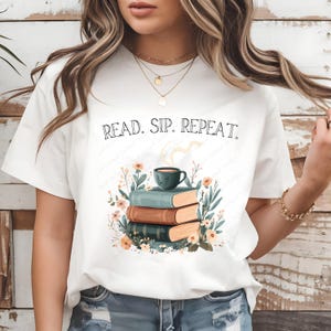 読書とコーヒーのクリップアート、心地よい読書、読書好き、昇華転写デザイン、花柄の本棚、本っぽいTシャツ、デジタルダウンロード
