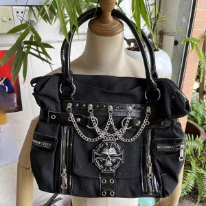Gothic Punk Schwarz Handtasche mit Ketten, Skull Crossbody Bag, Rocker Schultertasche, Heavy Metal Aesthetic Geldbörse, Alternative Fashion Bag