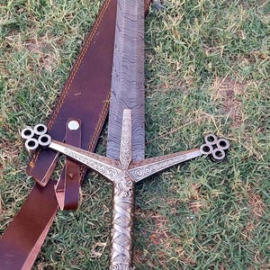 Handmade Damascus Steel Scottish Claymore: Custom Medieval Sword