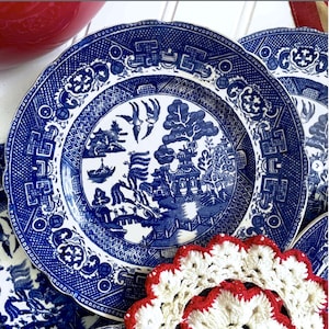 Vintage English Blue Willow Pattern Dinnerware Salad Dessert Plates Allertons England Crazing Staining Set of 7
