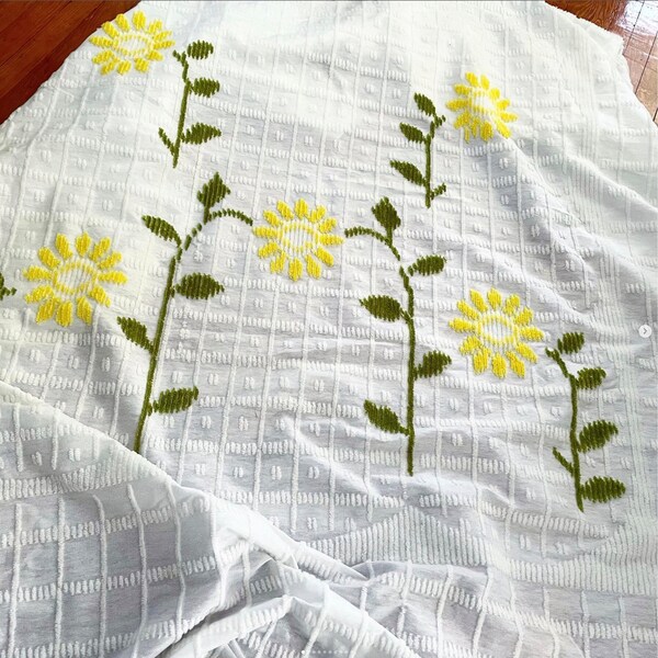 Vintage Chenille Coverlet Bedspread Spread Yellow Flowers Daisy Green Leaves White Fringe FULL Size Polyester Machine Wash USA Cottagecore