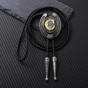 Corbata de bolo de metal C con letra, regalo para padrinos de boda, estilo vaquero vintage, estilo vaquero occidental, regalo para él o para bodas.