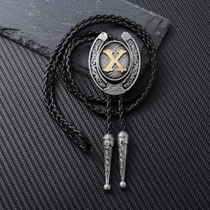 Corbata de bolo de metal personalizada con letra, regalo para padrinos de boda, estilo vaquero vintage, regalo para él o para su boda.