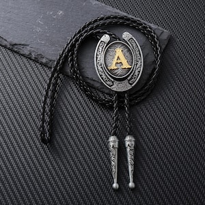 Corbata de bolo de metal con letra, regalo para padrinos de boda, estilo vaquero vintage, estilo vaquero occidental, regalo para él, regalo de boda.