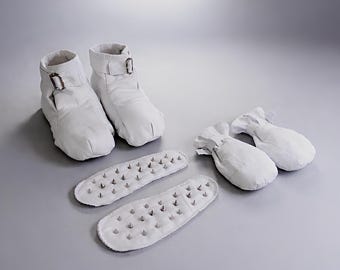 Restraining booties and mittens, Removable spiked insoles for booties,Bondage mittens,Bondage booties,Fetish restraints,Role play restraints