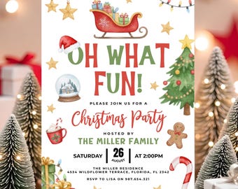 Op de afbeelding: Een kerstfeestuitnodiging met feestelijke illustraties. Het ontwerp toont een rode slee, kerstboom, sneeuwbol en peperkoekmannetje. De tekst luidt "Oh What Fun!" en geeft details over het feest georganiseerd door The Miller Family.