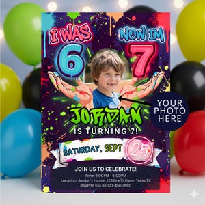 編集可能な写真付き誕生日招待状。6歳だった私は7歳。6～7歳のパーティー招待状。ネオングラフィティテンプレート。