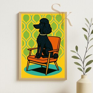 Retro Pudel Wandkunst - Pop Art Hundedruck mit Perlen und Stuhl, Mid-Century Geschenk für Tierliebhaber, glamouröses Statement Wohndeko