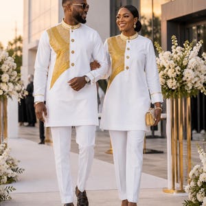 Par Vit Broderad Afrikansk Tvådelad Outfit – Lyxig Kaftan Topp & Skräddarsydda Byxor Set – Traditionellt Bröllop, Kyrka Unisex Set