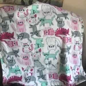 Fleece Katzendecke/Kätzchendecke weiß mit bunten Katzen, (klein/mittel) 27x34