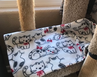 Fleece cat/kitten blanket (small) 28”x28” white with cats outlined in black with red bows