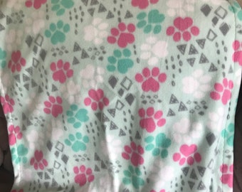 Fleece pet blanket, mint green, with pink and green paws, and various shapes (small/medium) 27x33