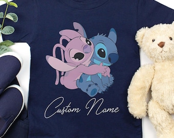 Benutzerdefinierte Name Stitch und Engel Shirt, Disney Paar T-Shirt, passende Ohana Familie Shirt, süßes Cartoon Charakter Grafik T-Shirt, Kinder Kleinkind Jugend