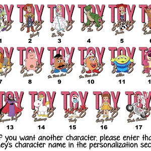 Peut inclure: Une collection de personnages de dessins anim&eacute;s color&eacute;s du film Toy Story, dont Buzz, Woody, Bo Peep, Rex, Jessie et Bullseye. Chaque personnage est &eacute;tiquet&eacute; avec son nom et un num&eacute;ro. Le texte "Toy Story" est affich&eacute; au-dessus de chaque personnage.