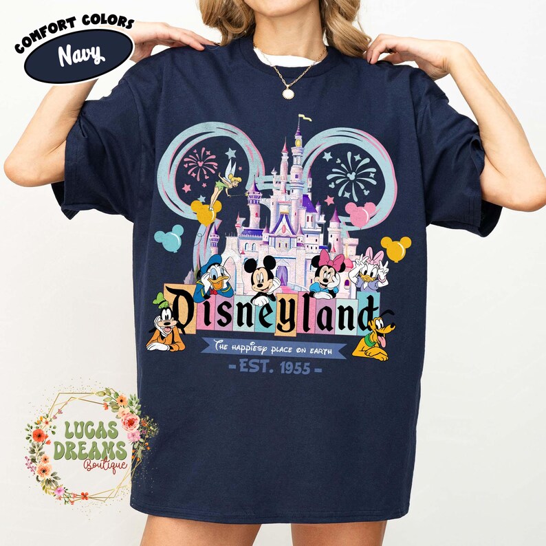 Koszulka Vintage Disneyland Est 1955, Koszulka Disneyland FamilyTrip, Koszulka Mickey and Friends 2026, Koszulka Disneyland Vacation, Koszulka Magic Kingdom Navy